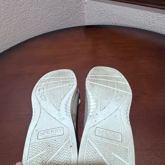 Sperry Angelfish Boat Shoe with Slip-On Design - Picture 7 of 8